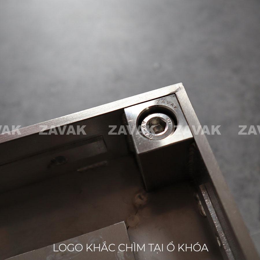 Nắp bể inox chống trượt MH-T60 8 Logo Zavak khắc chìm trên ổ khóa bulong bằng inox304